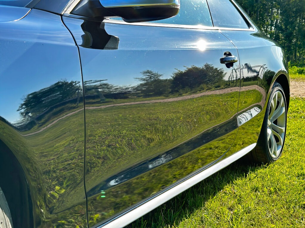 Auto kere värvitööd valgas